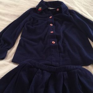 Girl’s 2 piece outfit.